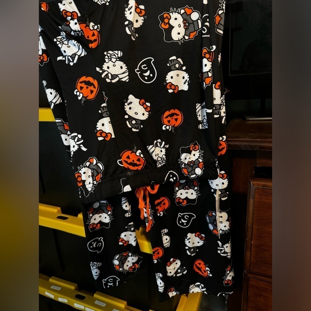 Hello Kitty Halloween pajama bottom size small - Picture 3 of 6